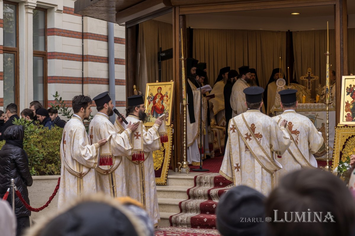 Prinos de laudă adus unui ierarh taumaturg în Capitală 315328