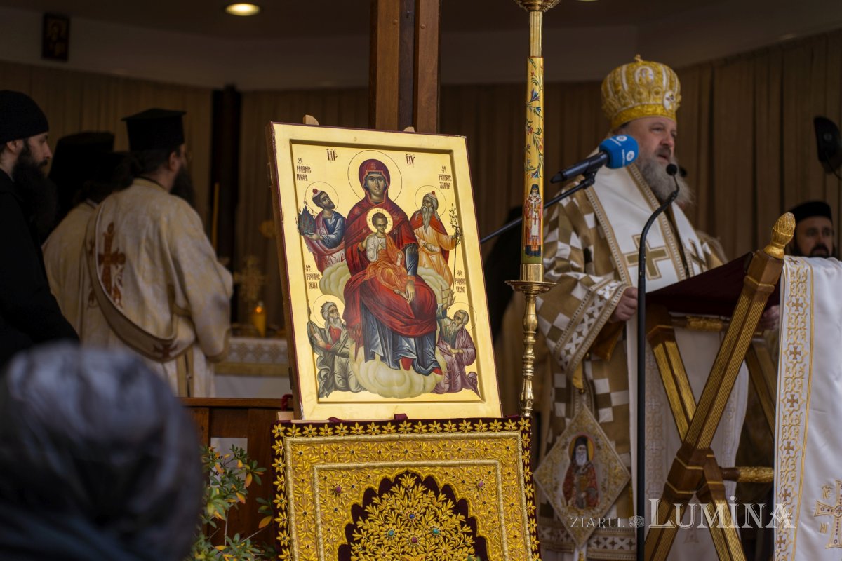 Prinos de laudă adus unui ierarh taumaturg în Capitală 315337