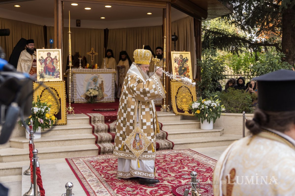 Prinos de laudă adus unui ierarh taumaturg în Capitală 315338