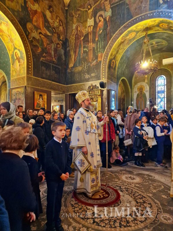 Episcopul Europei de Nord, la o biserică din Capitală 316451