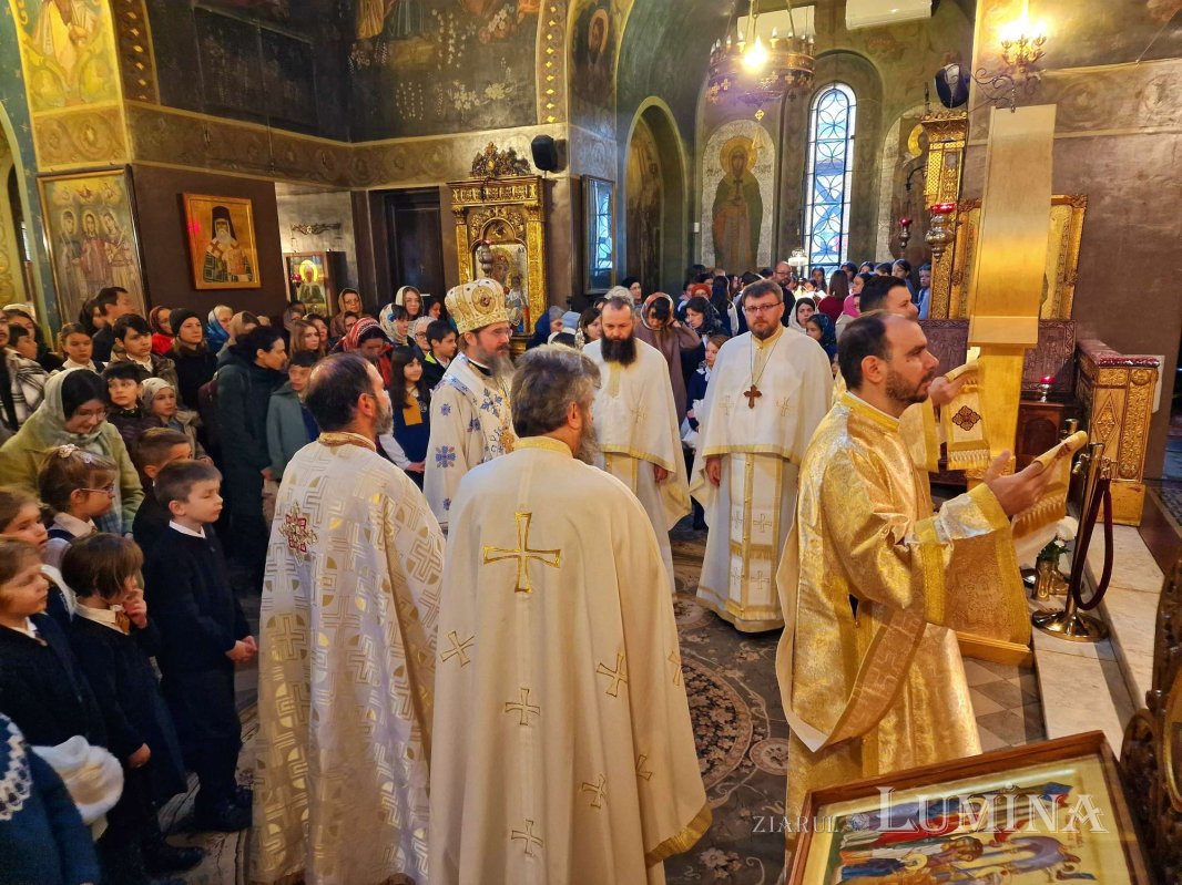 Episcopul Europei de Nord, la o biserică din Capitală 316456