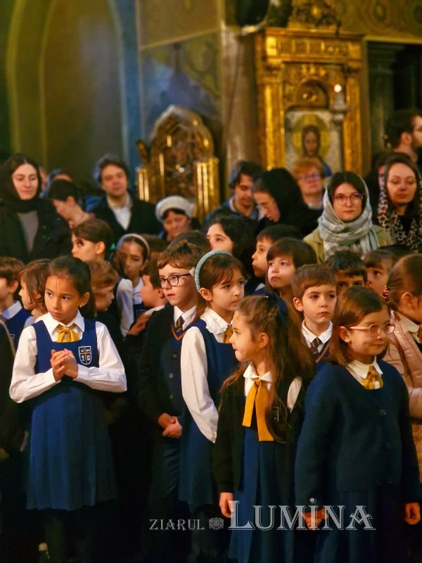 Episcopul Europei de Nord, la o biserică din Capitală 316459