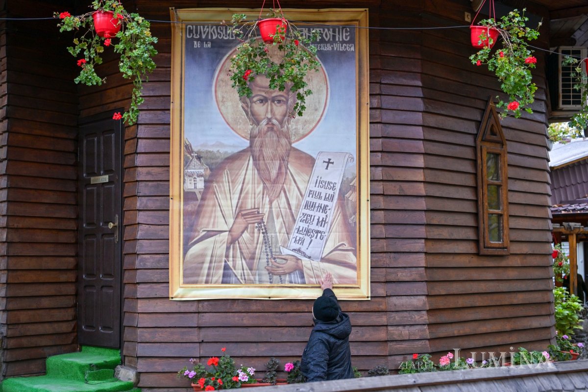 O nouă raclă pentru moaștele Sfântului Cuvios Antonie de la Iezerul Vâlcii 316582