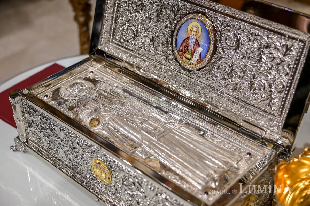 O nouă raclă pentru moaștele Sfântului Cuvios Antonie de la Iezerul Vâlcii 316593