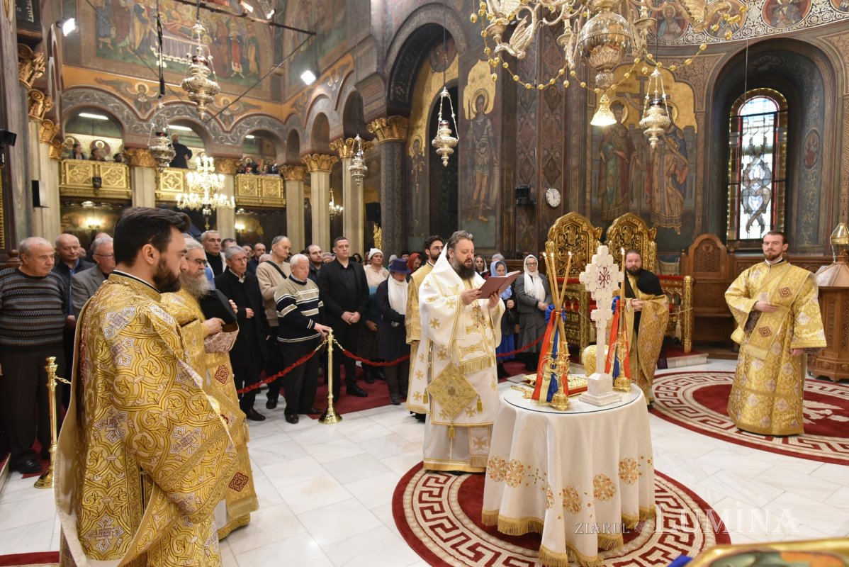 Rugăciune pe Dealul Patriarhiei la ceas de sărbătoare a poporului român 317371