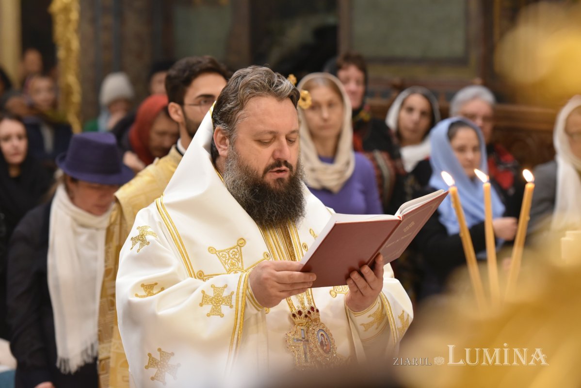 Rugăciune pe Dealul Patriarhiei la ceas de sărbătoare a poporului român 317372