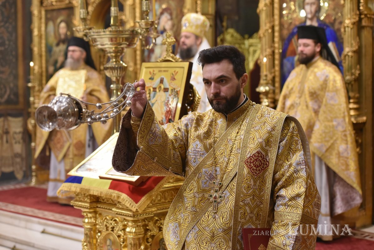 Rugăciune pe Dealul Patriarhiei la ceas de sărbătoare a poporului român 317376