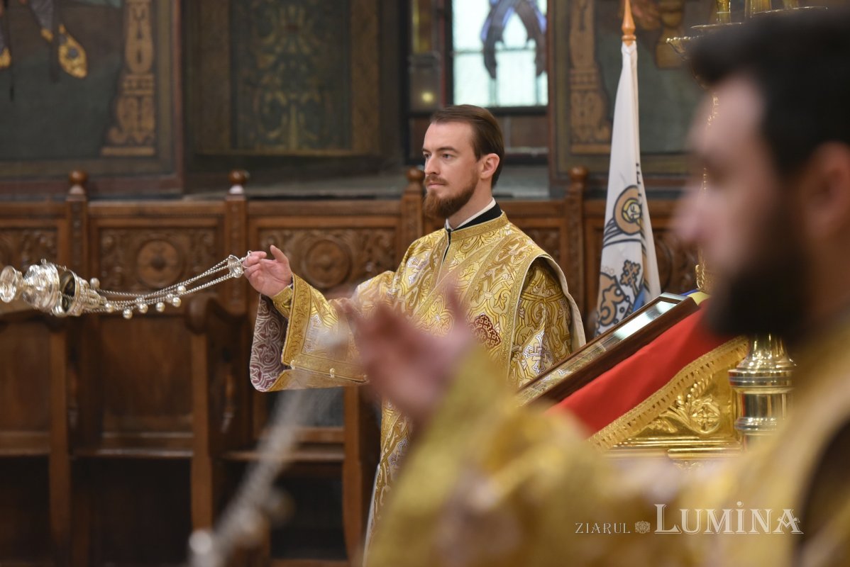 Rugăciune pe Dealul Patriarhiei la ceas de sărbătoare a poporului român 317378