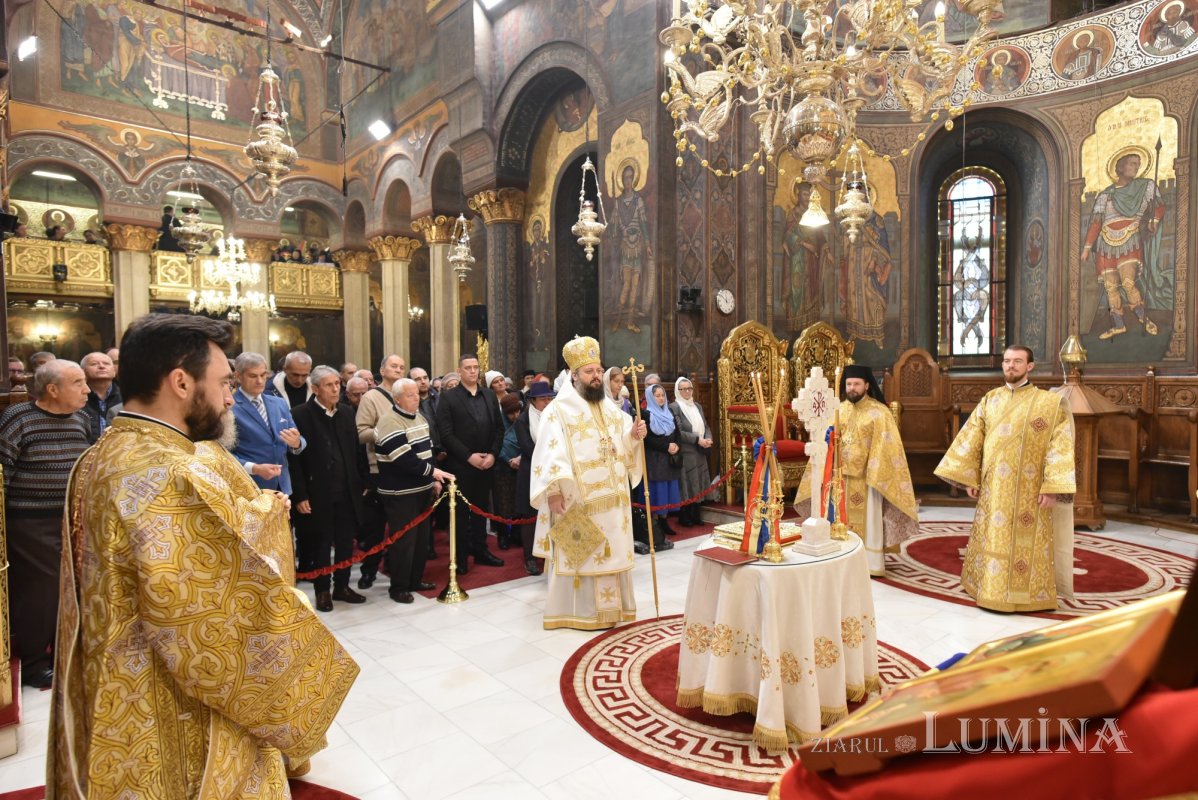 Rugăciune pe Dealul Patriarhiei la ceas de sărbătoare a poporului român 317443