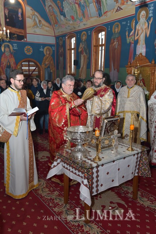 Binecuvântarea Sfântului Vasile cel Mare la o parohie bucureșteană 317709