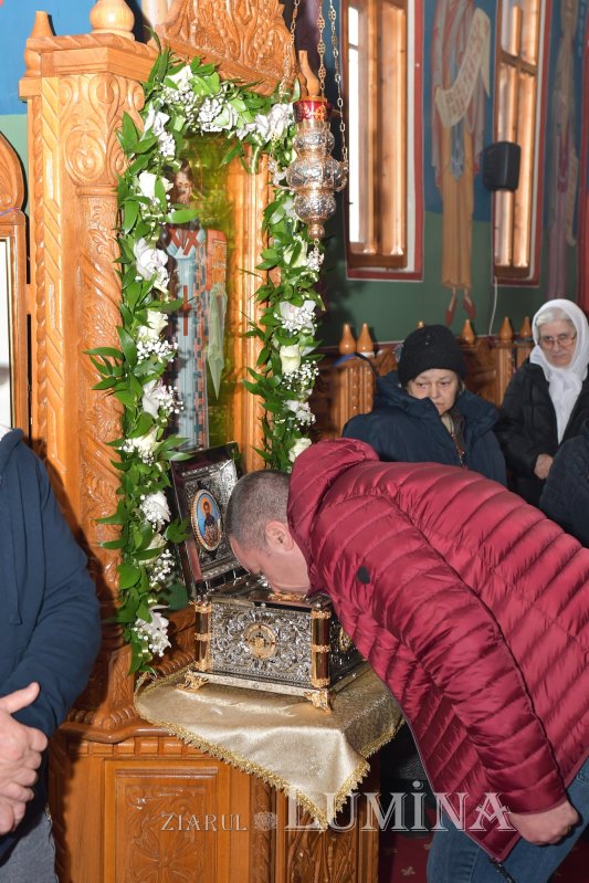 Binecuvântarea Sfântului Vasile cel Mare la o parohie bucureșteană 317714