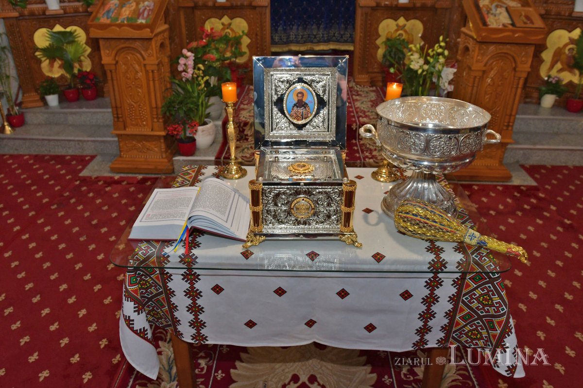 Binecuvântarea Sfântului Vasile cel Mare la o parohie bucureșteană 317718