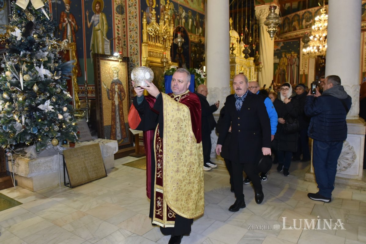 Moaștele Sfântului Ioan Botezătorul la Biserica „Sfântul Gheorghe”-Nou 317779