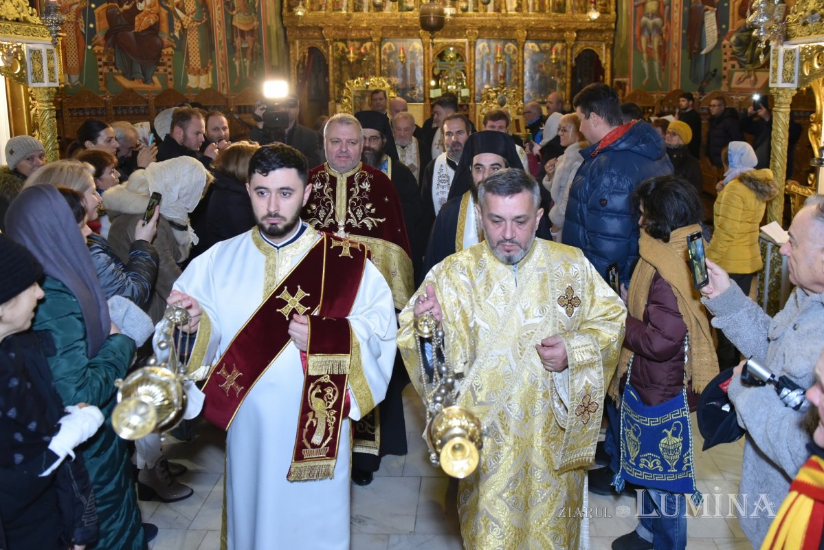 Moaștele Sfântului Ioan Botezătorul la Biserica „Sfântul Gheorghe”-Nou 317787