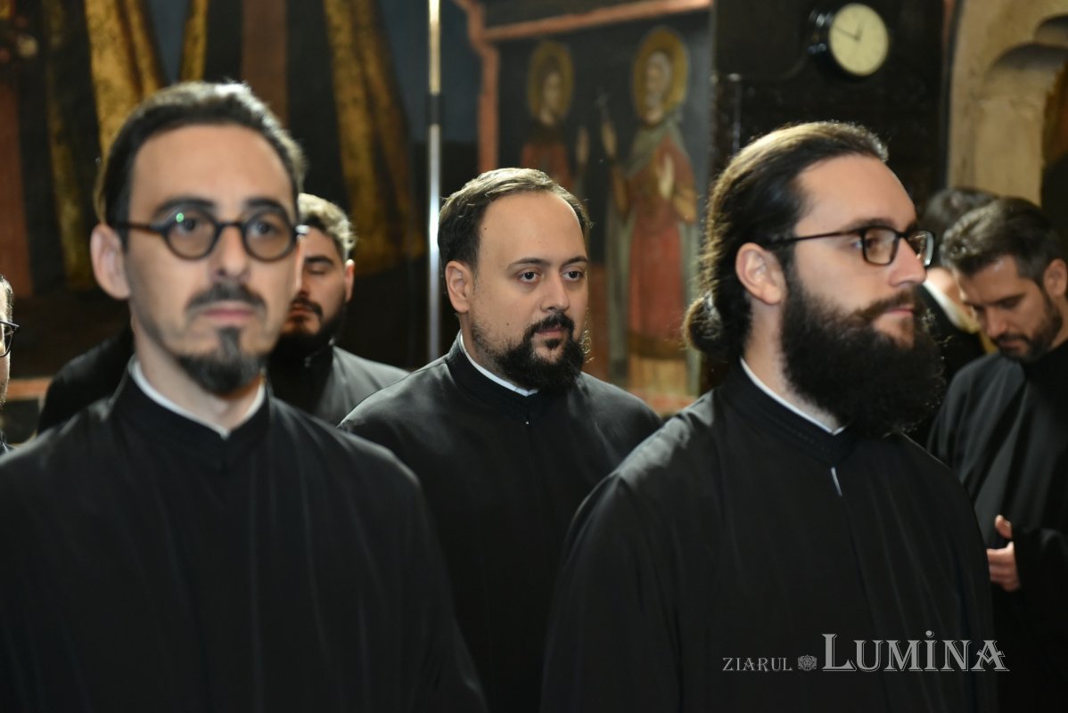 Noi duhovnici hirotesiți de Patriarhul României 317756