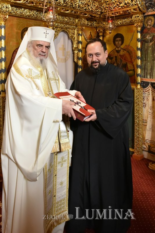 Noi duhovnici hirotesiți de Patriarhul României 317771