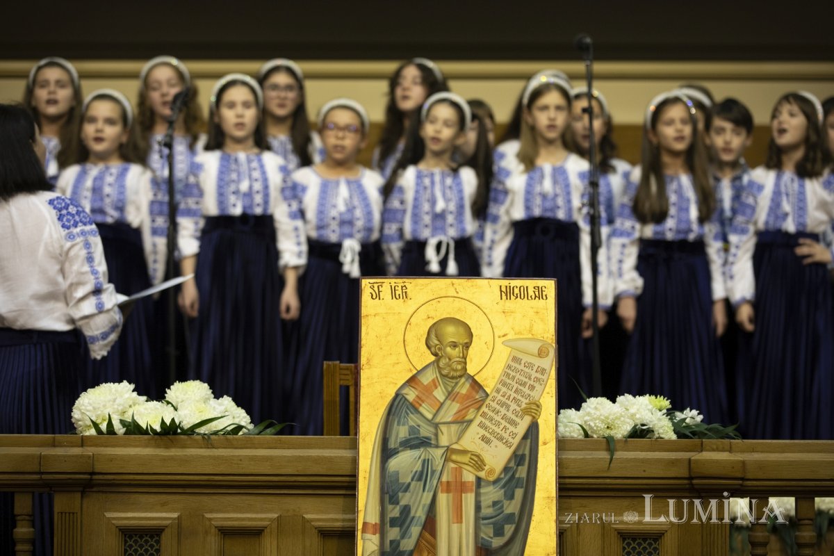 Spectacolul cultural‑artistic „Sfântul Nicolae în mijlocul copiilor” 317702