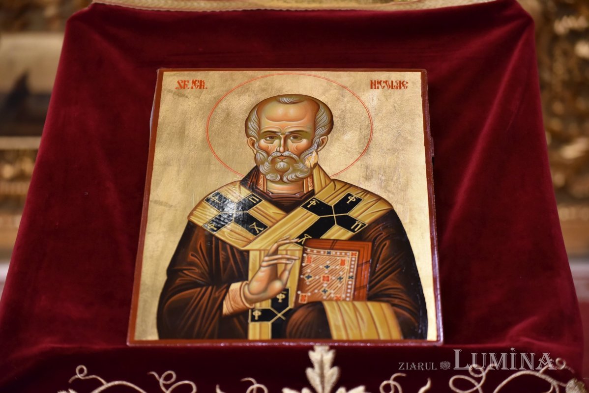 Sărbătoarea unui sfânt dăruitor la Catedrala Patriarhală din București 318021