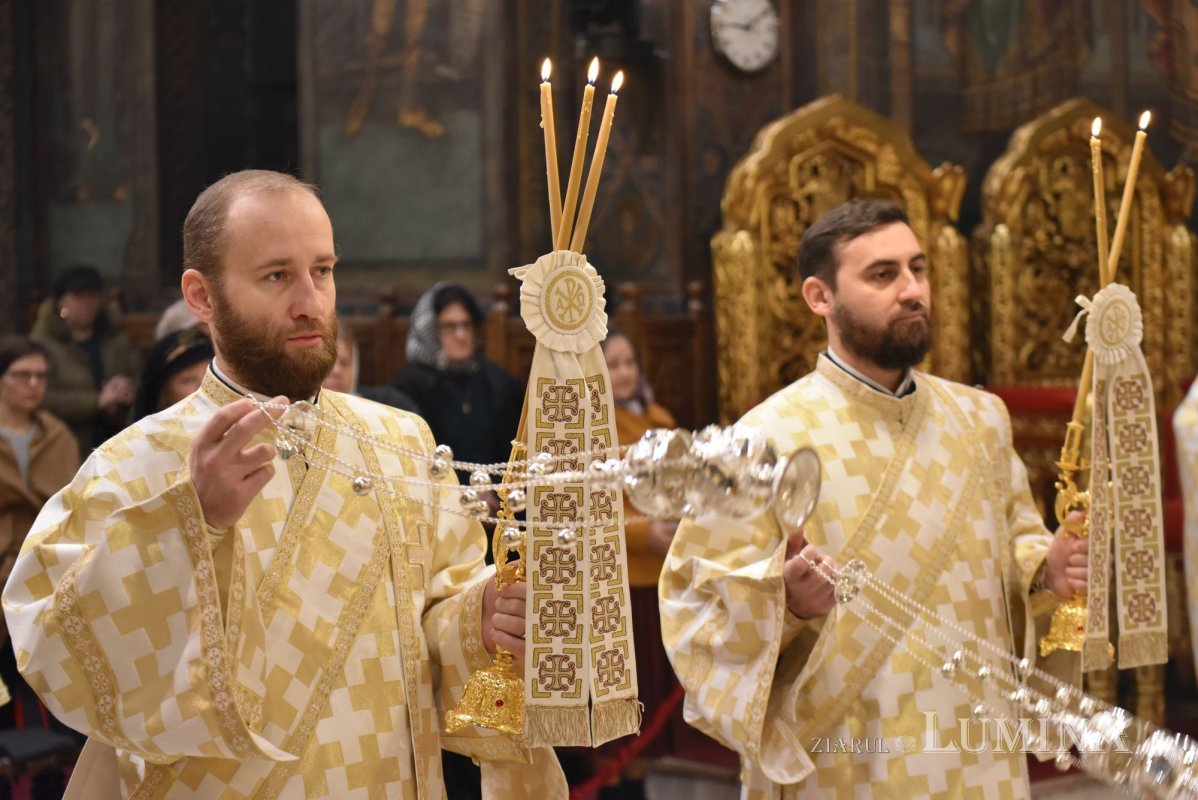 Sărbătoarea unui sfânt dăruitor la Catedrala Patriarhală din București 318027
