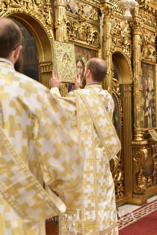 Sărbătoarea unui sfânt dăruitor la Catedrala Patriarhală din București 318035