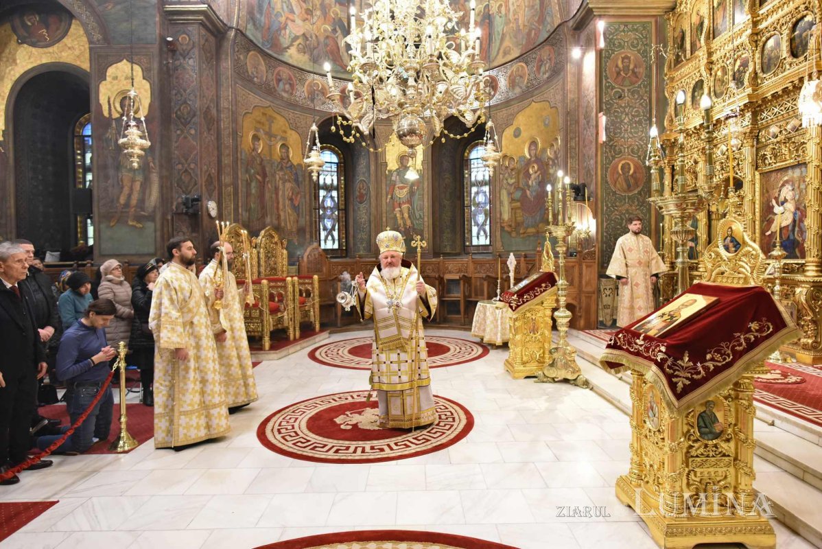 Sărbătoarea unui sfânt dăruitor la Catedrala Patriarhală din București 318037