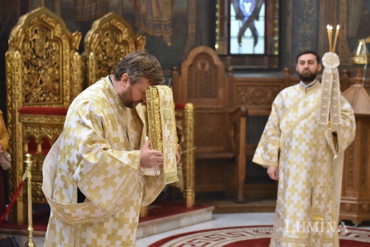 Sărbătoarea unui sfânt dăruitor la Catedrala Patriarhală din București 318040