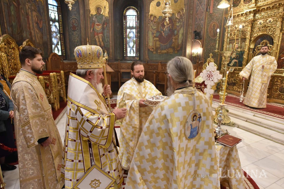 Sărbătoarea unui sfânt dăruitor la Catedrala Patriarhală din București 318053