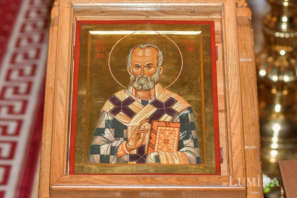 Sclipirile Luminii: Parohia „Sfânta Vineri” din Drumul Taberei 317942