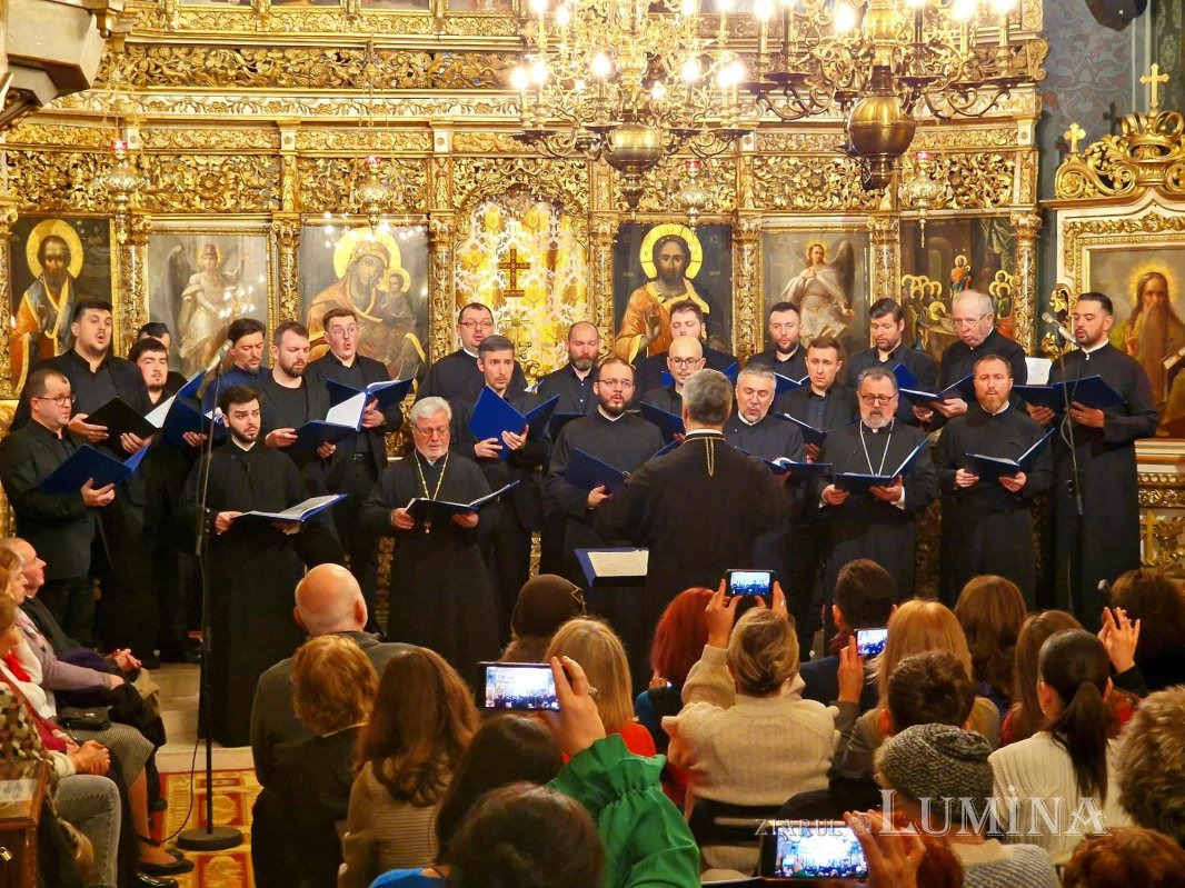 Concert de colinde la Biserica Albă din București 318263
