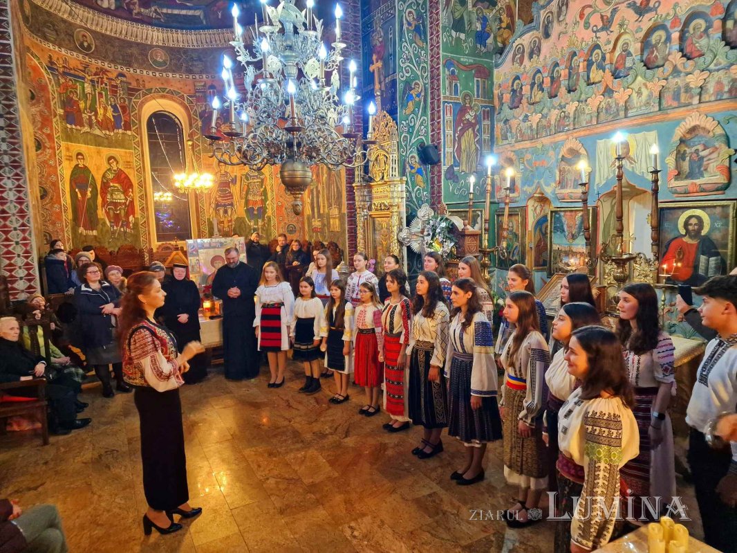 Concert de colinde la Biserica „Izvorul Tămăduirii”-Mavrogheni 318242