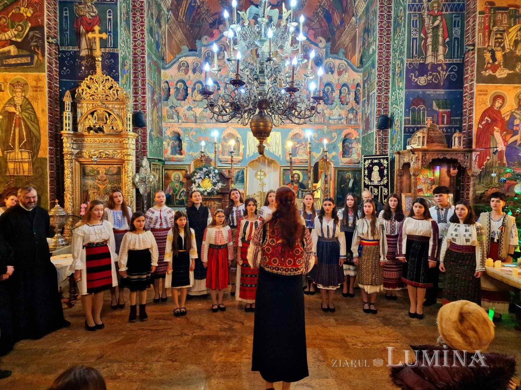 Concert de colinde la Biserica „Izvorul Tămăduirii”-Mavrogheni 318243