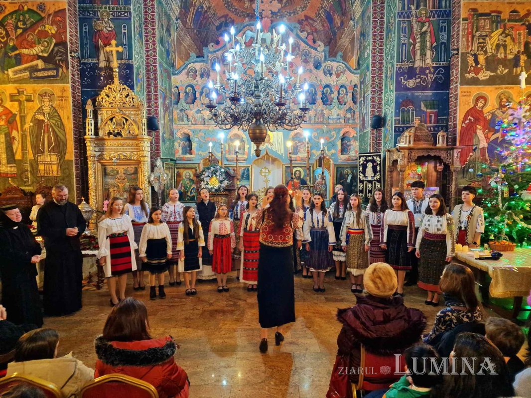 Concert de colinde la Biserica „Izvorul Tămăduirii”-Mavrogheni 318244
