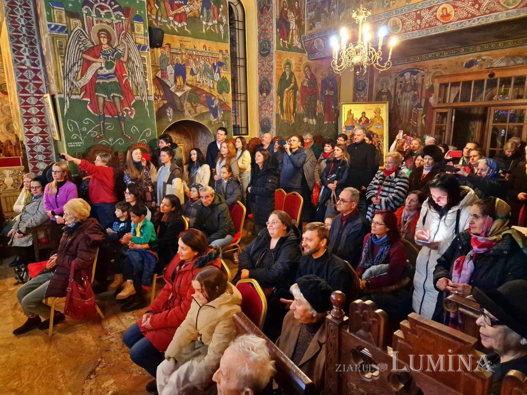 Concert de colinde la Biserica „Izvorul Tămăduirii”-Mavrogheni 318247