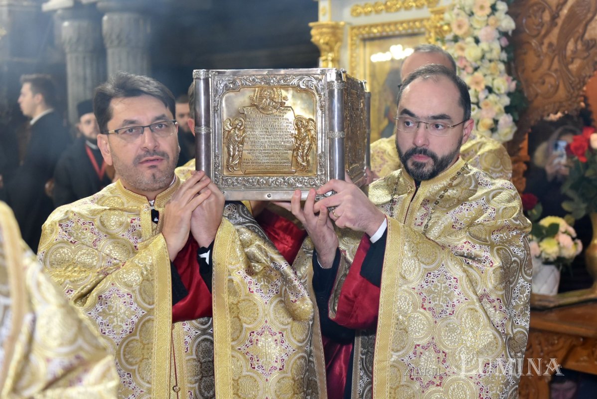 A început sărbătoarea Sfântului Ierarh Spiridon în București 318508