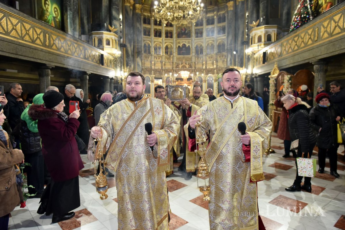 A început sărbătoarea Sfântului Ierarh Spiridon în București 318509