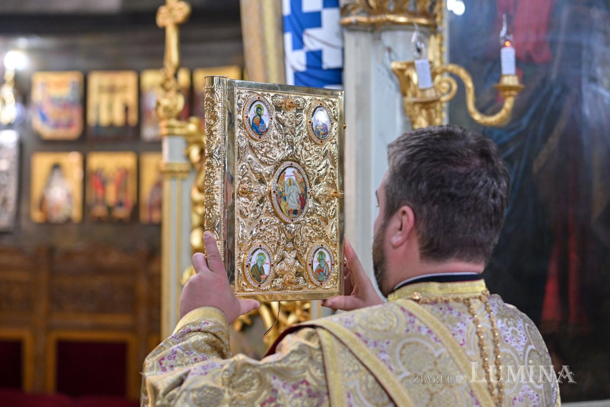 Sfântul Spiridon cinstit în Catedrala sa din București 318614