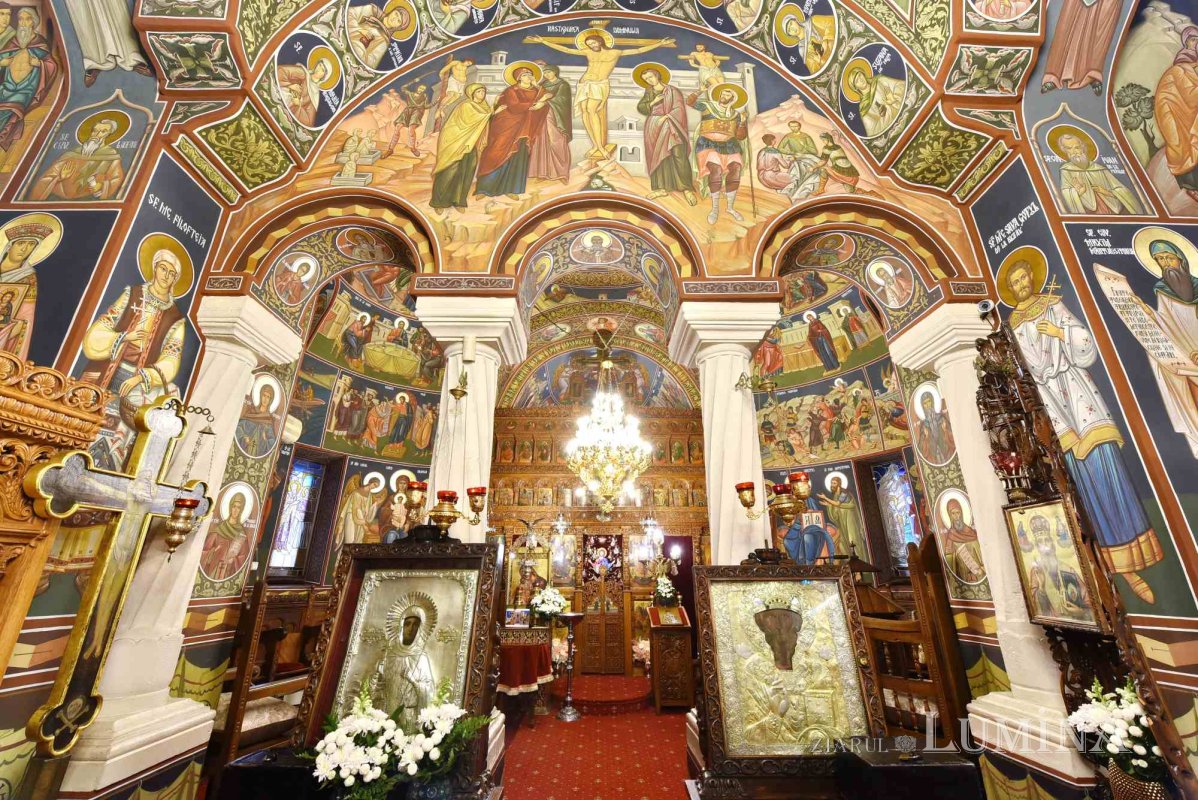 Sclipirile Luminii: Biserica „Sfântul Spiridon”- Vechi din Bucureşti 318573