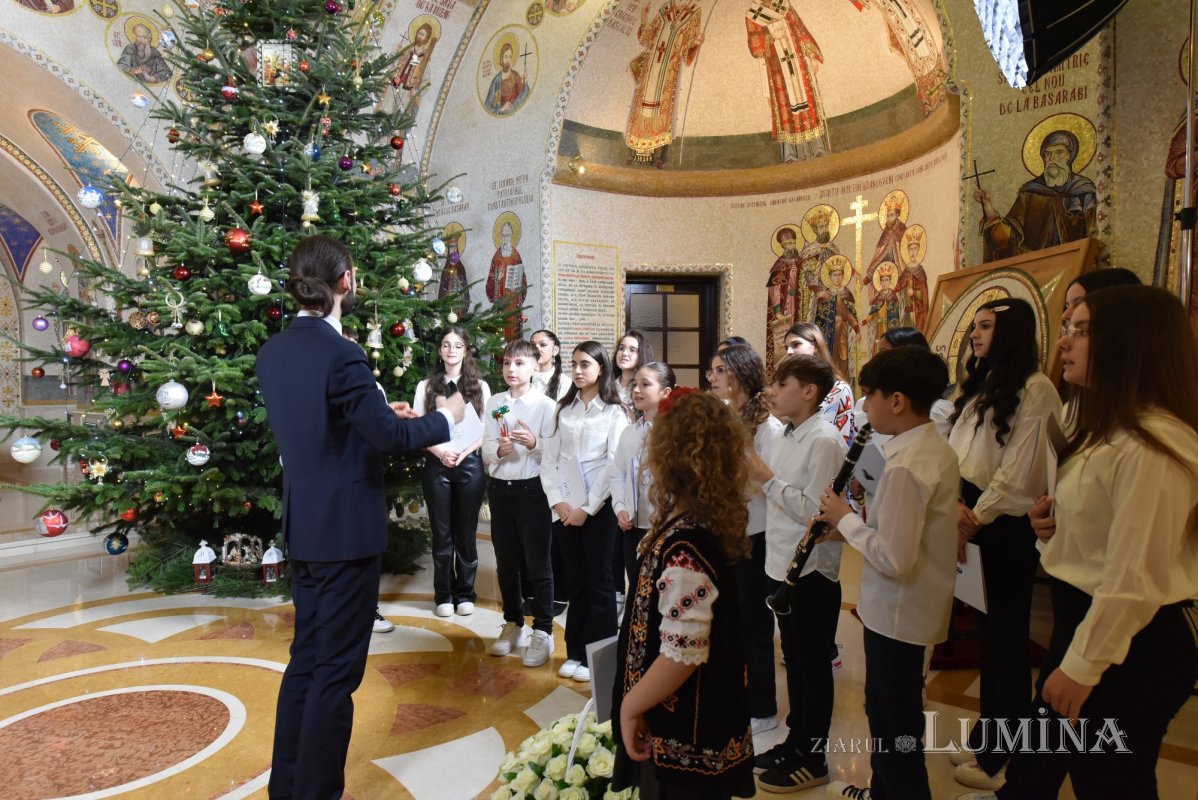 Primii colindători au fost primiți de Patriarhul României 319154