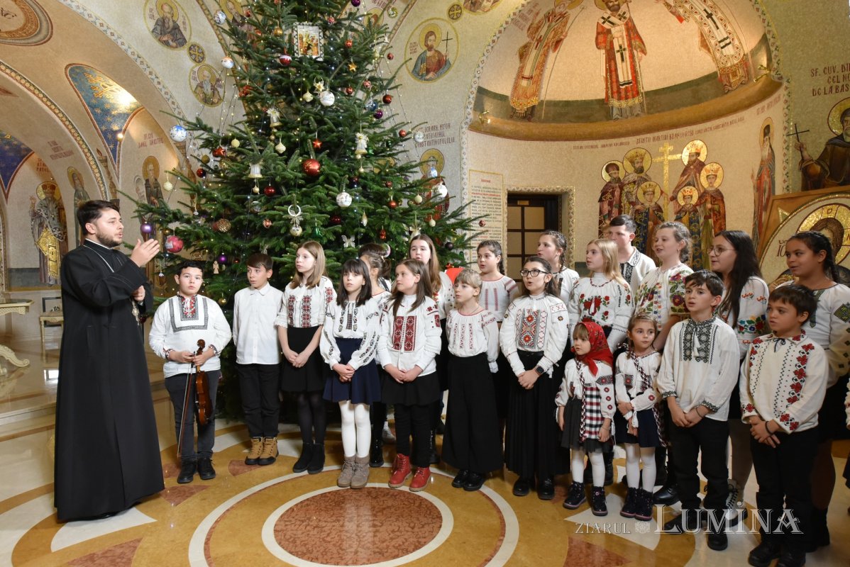 Primii colindători au fost primiți de Patriarhul României 319164
