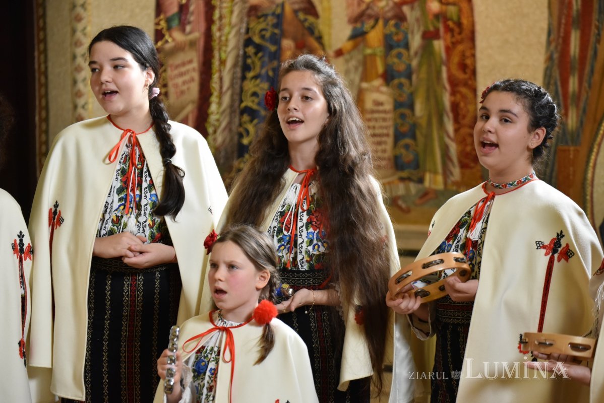 Primii colindători au fost primiți de Patriarhul României 319172