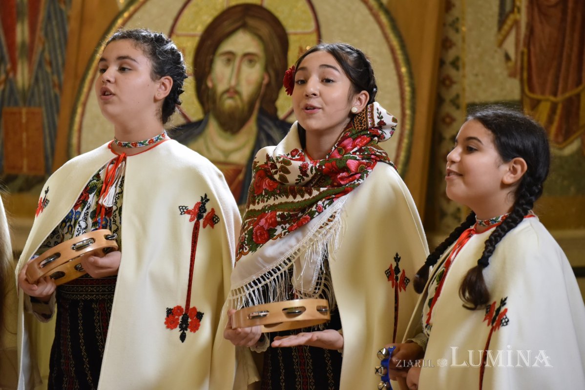 Primii colindători au fost primiți de Patriarhul României 319174