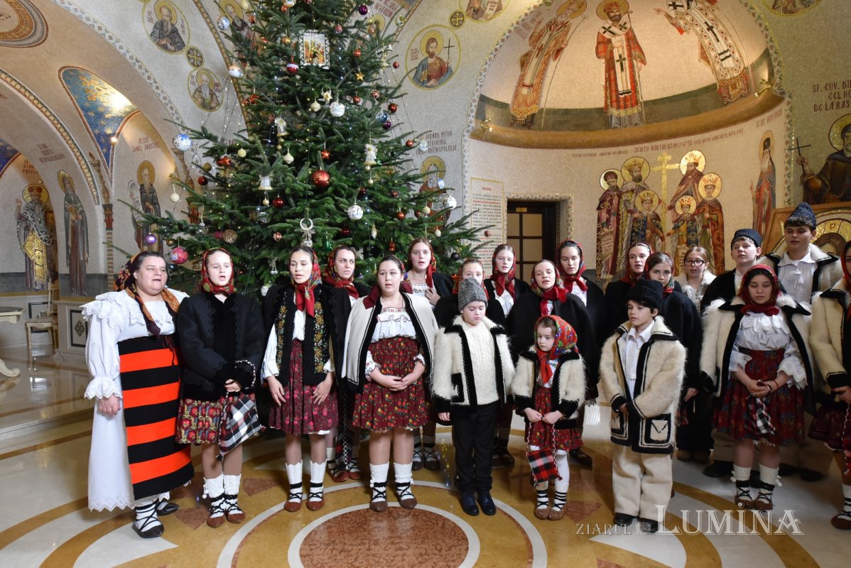 Primii colindători au fost primiți de Patriarhul României 319180