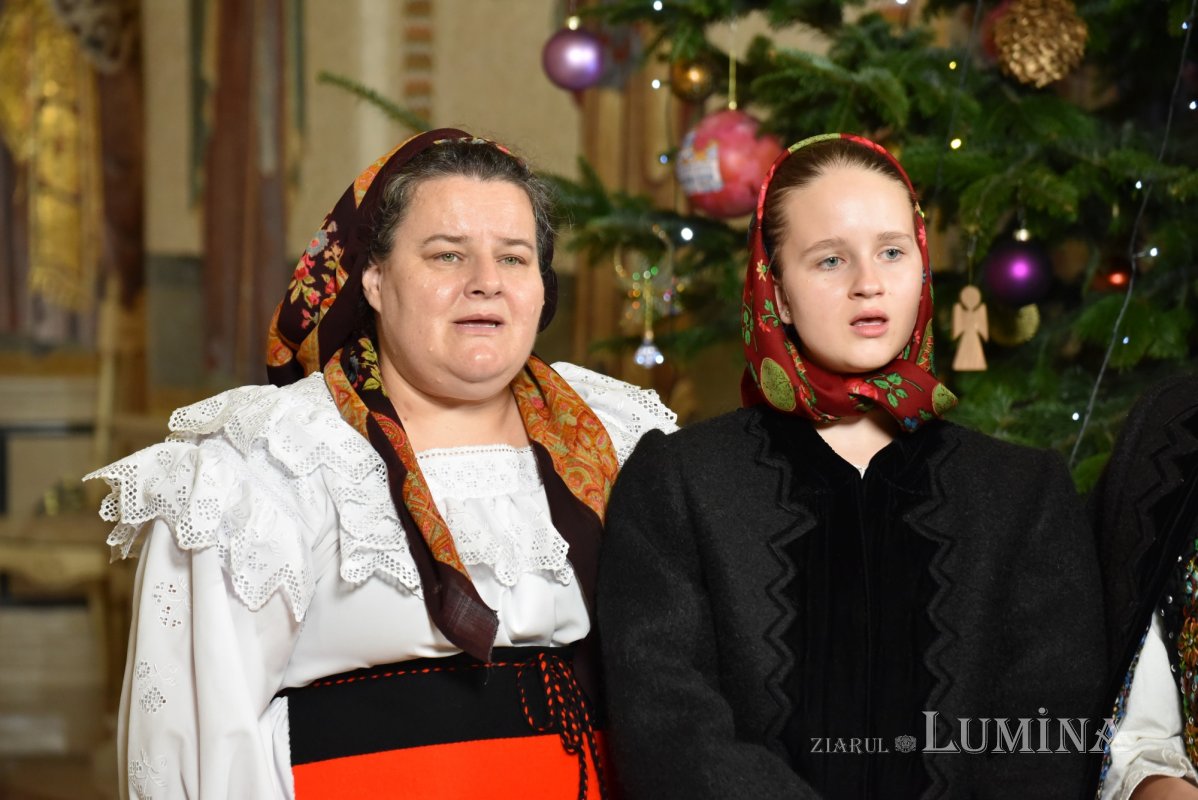 Primii colindători au fost primiți de Patriarhul României 319184