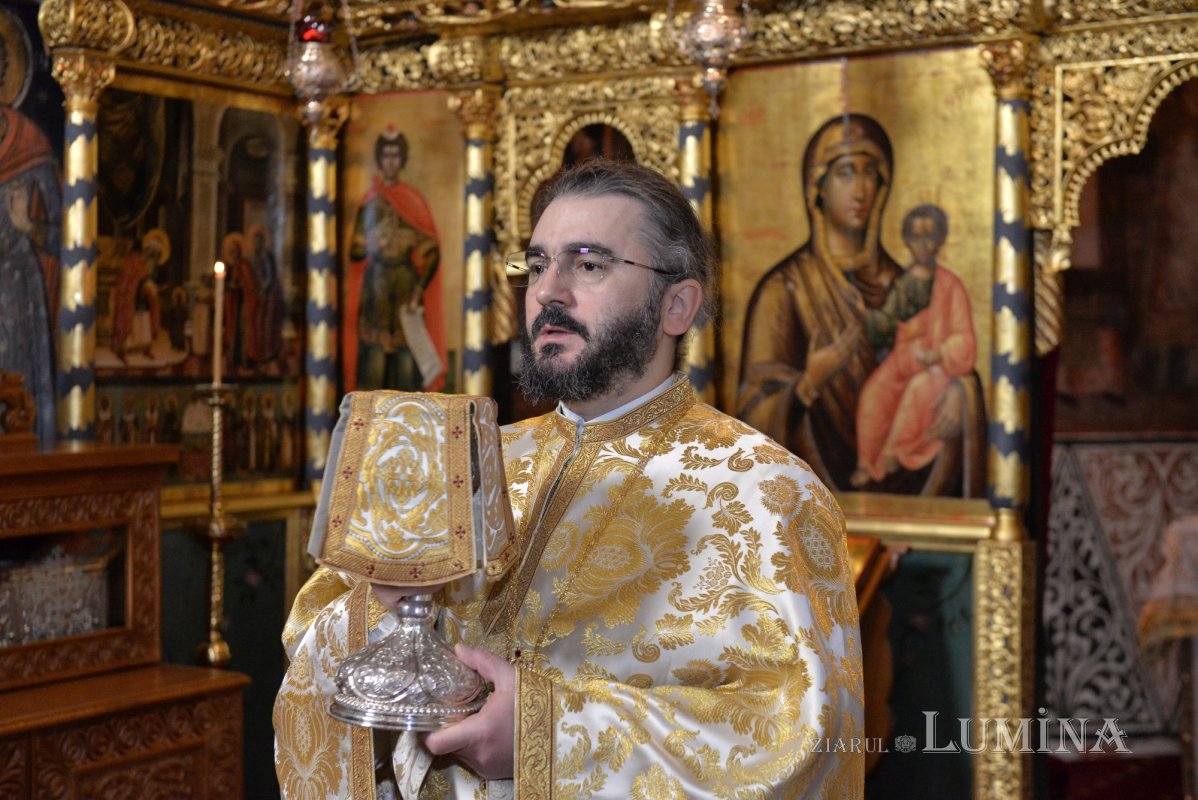 „Dumnezeu Care S-a făcut Om este Mântuitorul lumii” 319609