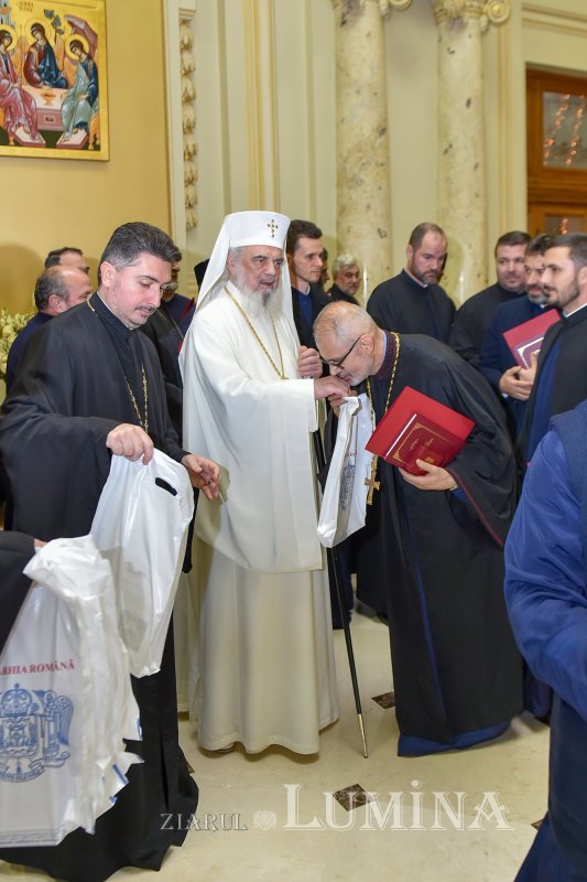 Distincții oferite de Patriarhul României preoților de caritate 319807