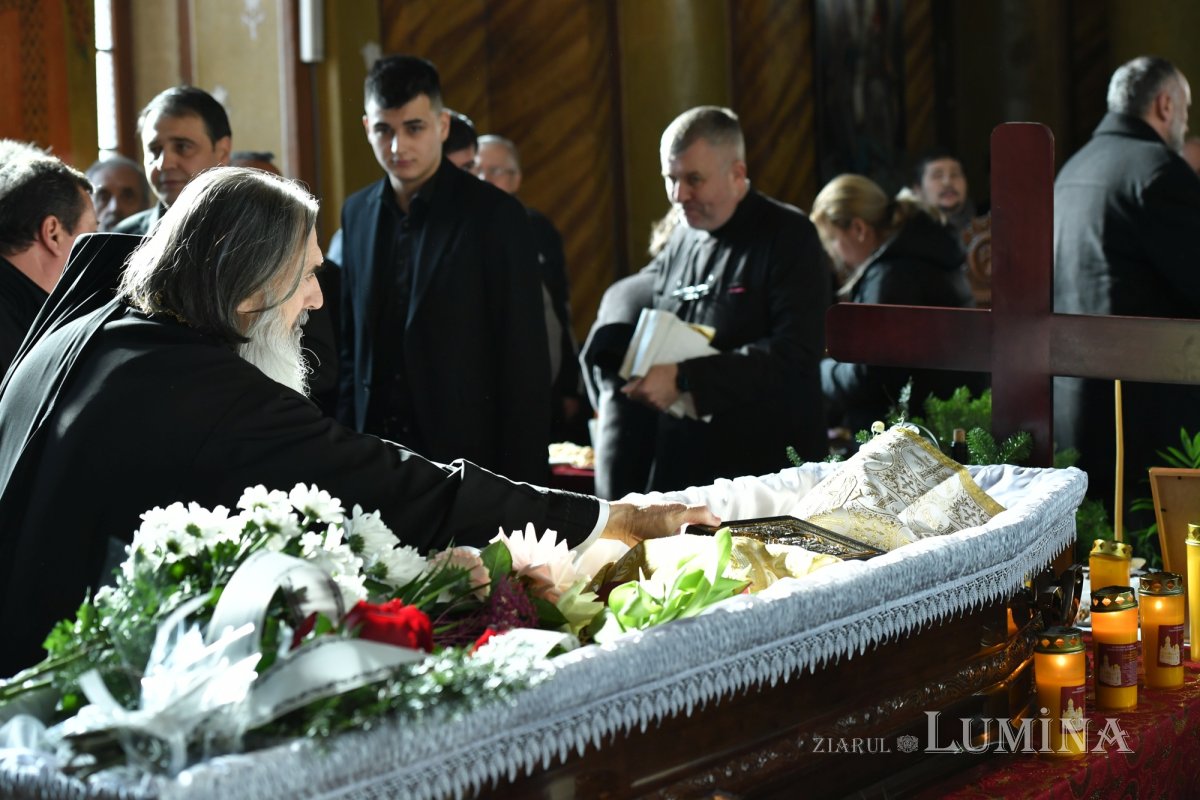 Părintele profesor Emilian Cornițescu a fost condus pe ultimul drum 321917