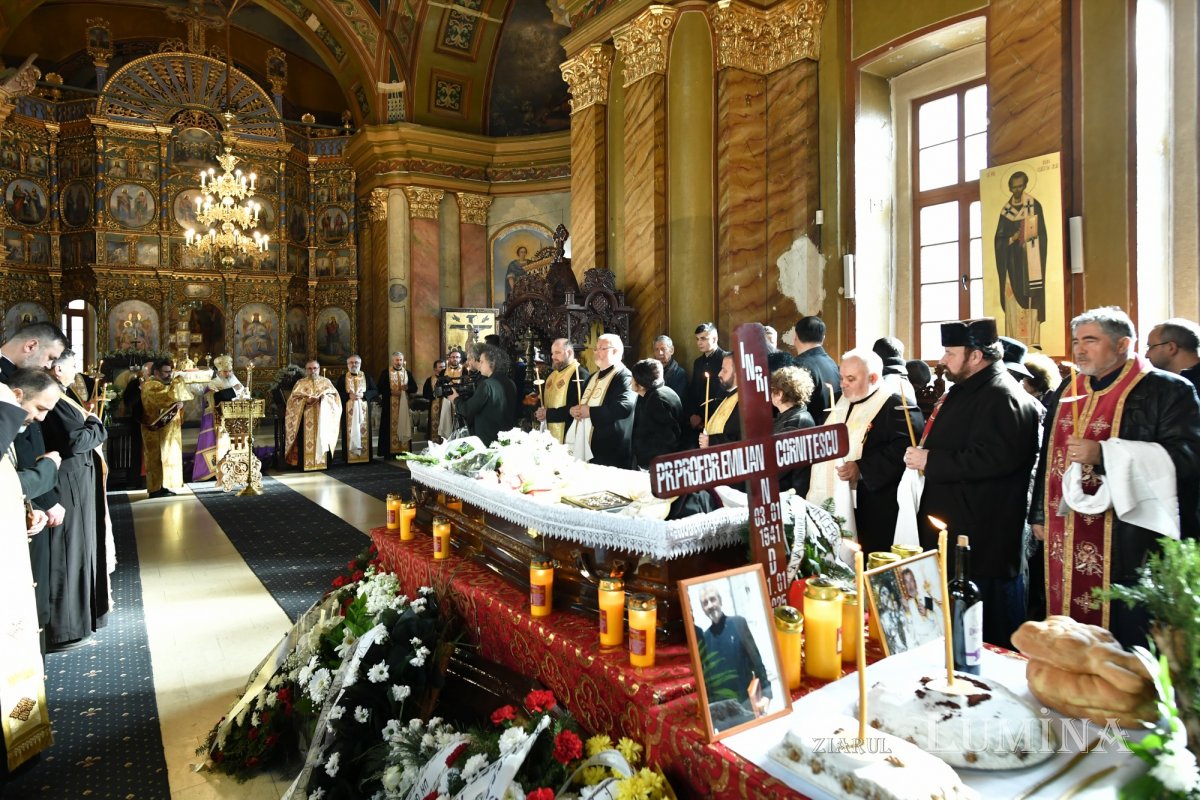 Părintele profesor Emilian Cornițescu a fost condus pe ultimul drum 321927