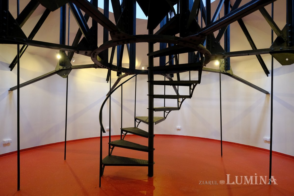 La înălțime 322243