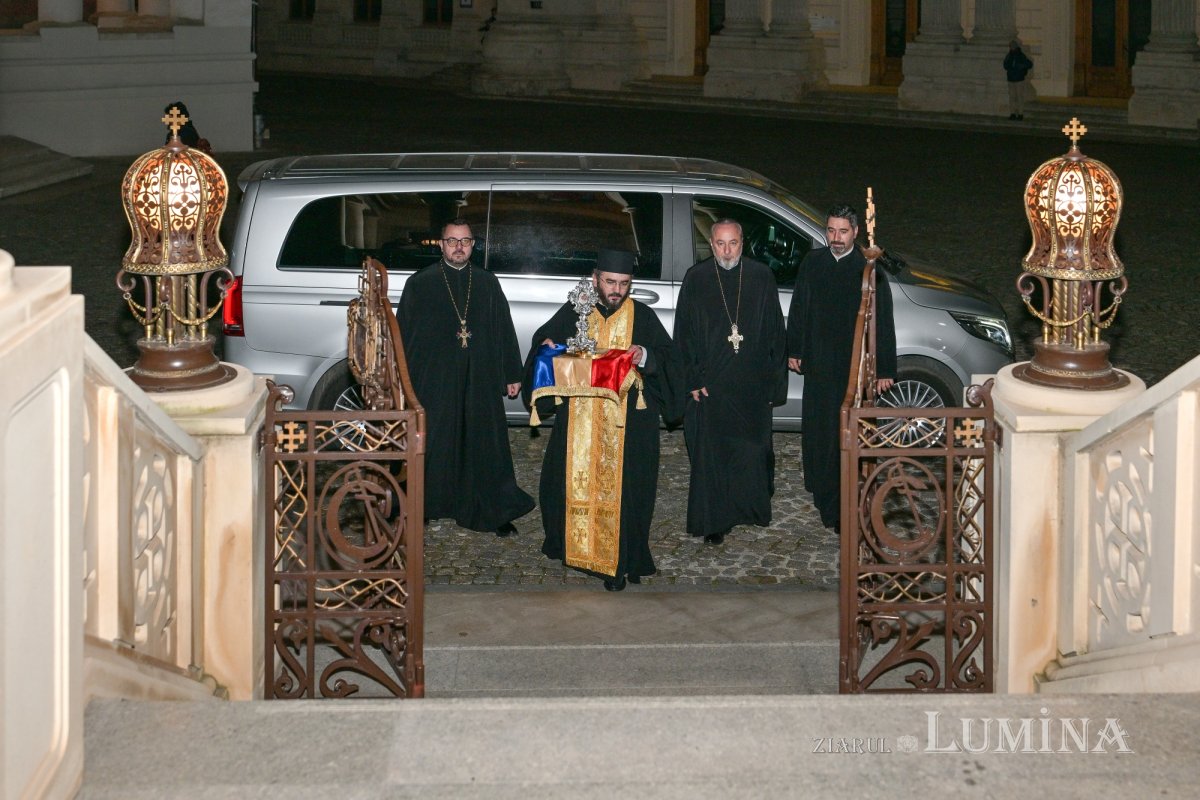 Patriarhul României a întâmpinat moaștele Sfântului Apostol Andrei 322393