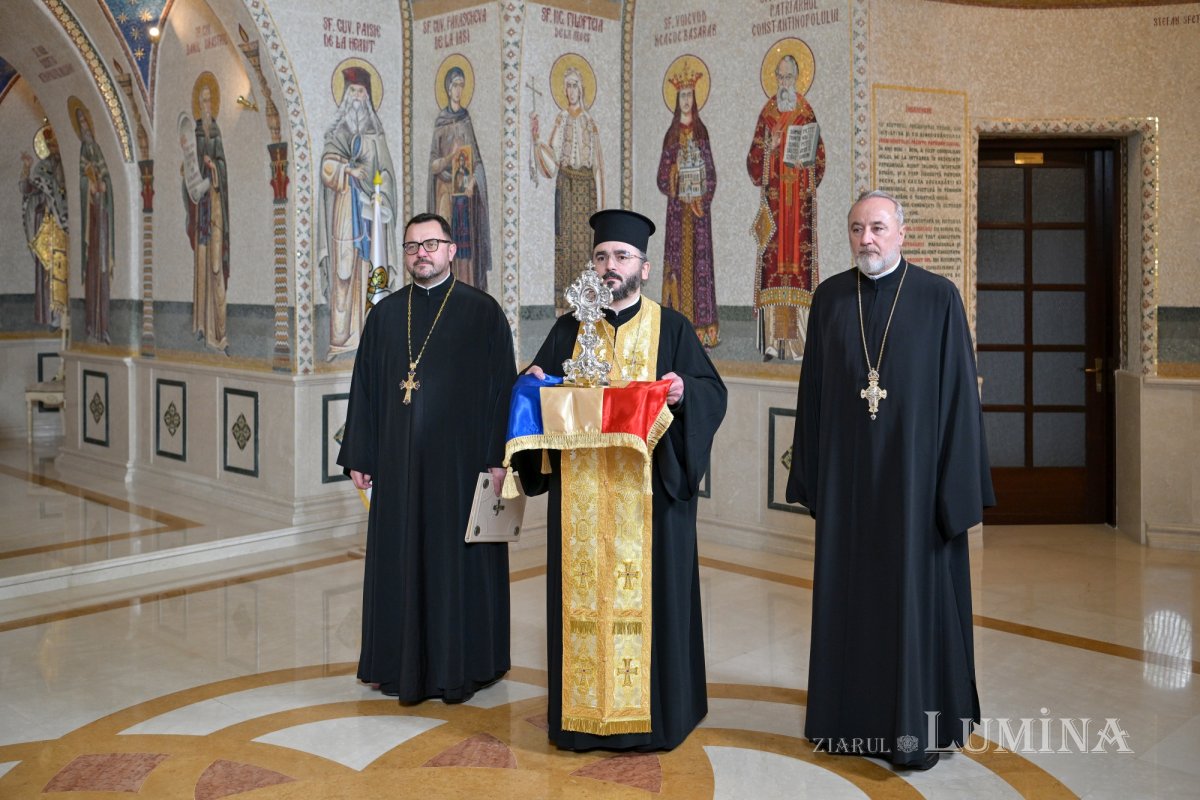 Patriarhul României a întâmpinat moaștele Sfântului Apostol Andrei 322395